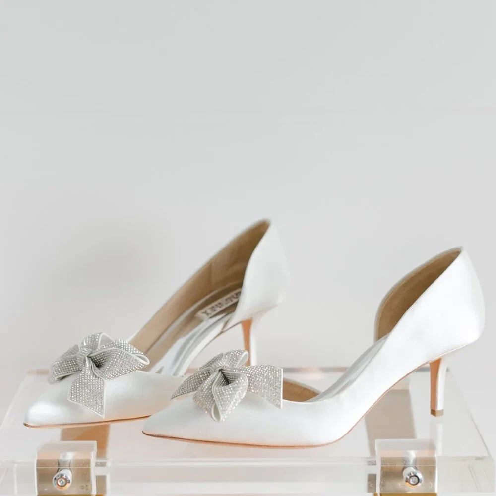 Badgley Mischka Meilani White Satin 7 Women's Classic Bridal Heels Bow Kitten - Picture 3 of 15